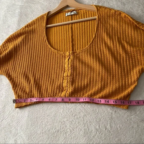 UO Cropped Waist Hook & Eye Dolman Knit Top - Picture 9 of 11